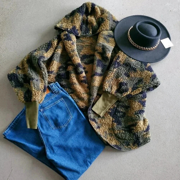 Cozy Camo Print  Sherpa Teddy Coat - Picture 7 of 7